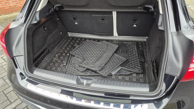 Mercedes-Benz GLA-KLASSE 180 Premium Plus