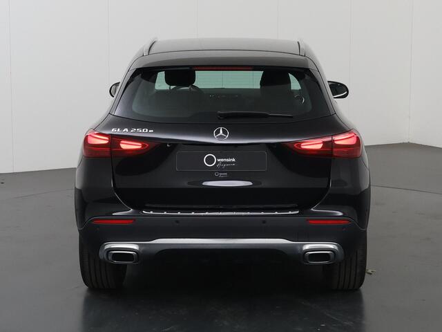 Mercedes-Benz GLA-KLASSE 250 e Luxury Line | Trekhaak | Verwarmd stuur | Winter pakket | 11 KW laden | Stoelverwarming |
