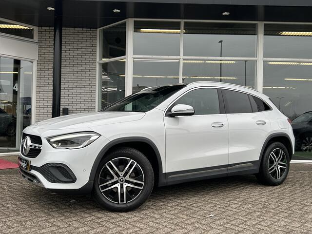 Mercedes-Benz GLA-KLASSE 180 Business Solution Luxury | Panoramadak | Memory | Sfeerverlichting