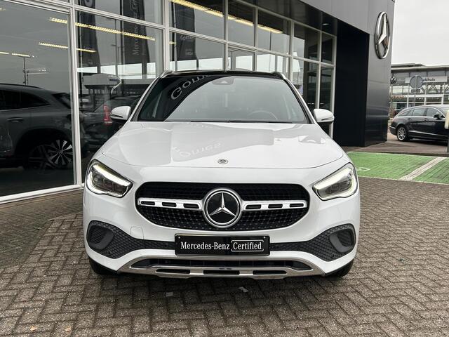 Mercedes-Benz GLA-KLASSE 180 Business Solution Luxury | Panoramadak | Memory | Sfeerverlichting