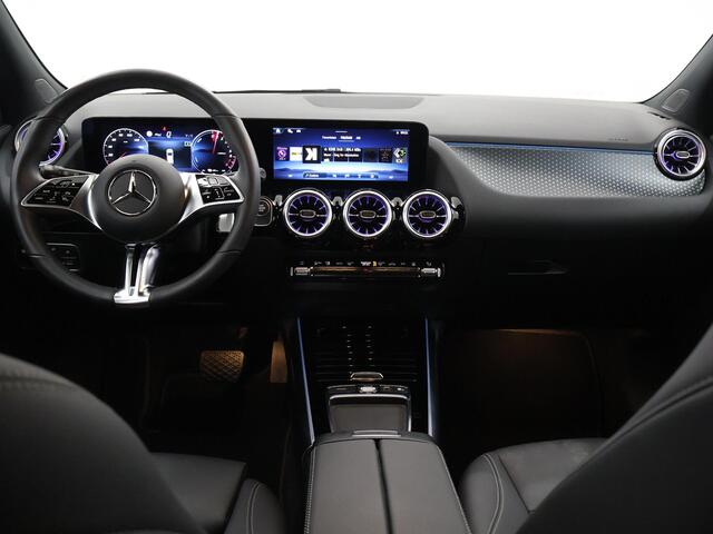 Mercedes-Benz GLA-KLASSE 250 e Luxury Line | Trekhaak | Multibeam | Getint glas | Widescreen | Stoelverwarming |