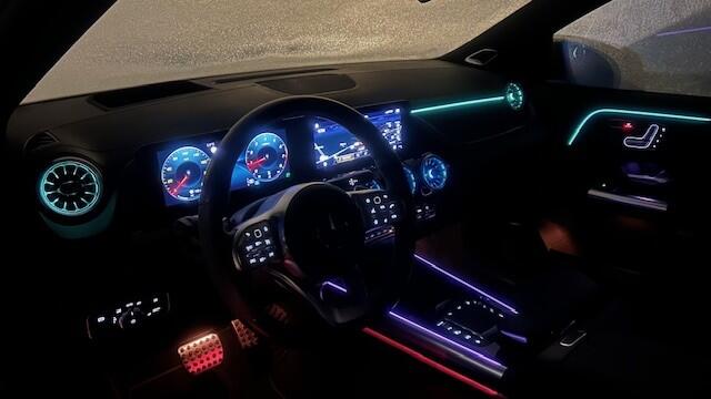 Mercedes-Benz GLA-KLASSE 250 AMG LINE 21.000KM!! NAVIGATIE WIDESCREEN, APPLE CARPLAY, DAB RADIO, BURMESTER SOUND, LEER, MEMORY STOELEN, STOELVERWARMING, HEAD-UP DISPLAY, AMBIËNTEVERLICHTING, ELEC. PANORAMADAK, DODEHOEK ASSIST, RIJBAAN ASSIST, KEYLESS GO, 360 GRADEN CAMERA, PARKEE