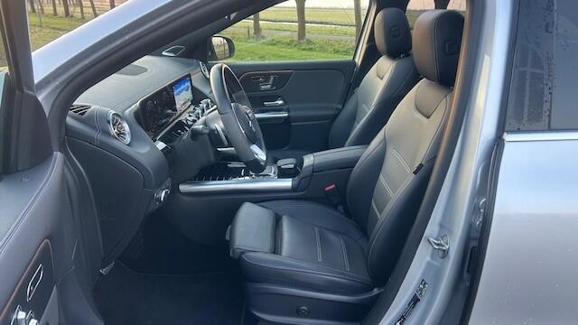 Mercedes-Benz GLA-KLASSE 250 AMG LINE 21.000KM!! NAVIGATIE WIDESCREEN, APPLE CARPLAY, DAB RADIO, BURMESTER SOUND, LEER, MEMORY STOELEN, STOELVERWARMING, HEAD-UP DISPLAY, AMBIËNTEVERLICHTING, ELEC. PANORAMADAK, DODEHOEK ASSIST, RIJBAAN ASSIST, KEYLESS GO, 360 GRADEN CAMERA, PARKEE