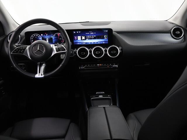 Mercedes-Benz GLA-KLASSE 250 e Luxury Line | Trekhaak | Verwarmd stuur | Stoelverwarming |