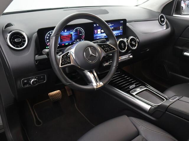 Mercedes-Benz GLA-KLASSE 250 e Business Solution Luxury | Trekhaak | Winter pakket | Getint glas | Stoelverwarming |