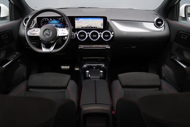 Mercedes-Benz GLA-KLASSE 200 Business Solution AMG Line | Panoramadak | Augmented Reality | Widescreen | Stoelverwarming | Cruise Control | Zitcomfortpakket | High Perf LED | Android Auto/Apple Carplay |