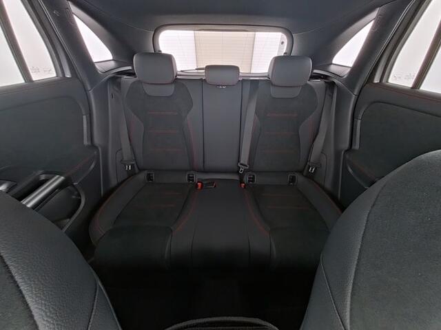 Mercedes-Benz GLA-KLASSE 250 e AMG Plug-In Hybriide AMG Line | Night Pakket | Panorama Schuif-Kanteldak | Distronic | Stuur en Stoelverwarming. Inclusief 24 maanden MB Certified garantie voor Europa.