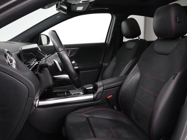 Mercedes-Benz GLA-KLASSE 250e AMG Limited | Panoramadak | Trekhaak | Adaptive cruise | Stoelverwarming | Memory | Matrix LED | Leder/Alcantara | Navigatie | Camera | Sfeerverlichting | PHEV | Plug In