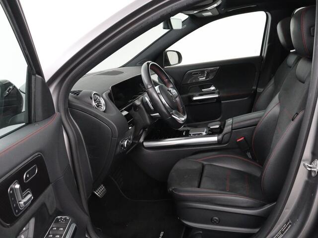 Mercedes-Benz GLA-KLASSE 250e AMG Limited | Panoramadak | Trekhaak | Adaptive cruise | Stoelverwarming | Memory | Matrix LED | Leder/Alcantara | Navigatie | Camera | Sfeerverlichting | PHEV | Plug In