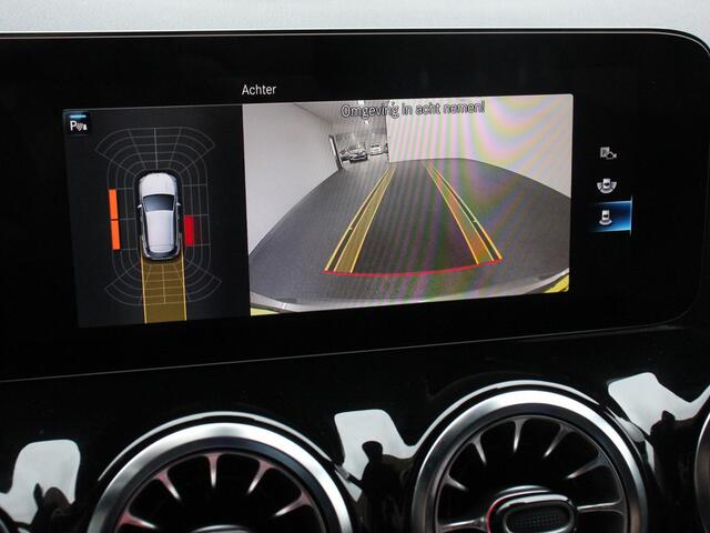 Mercedes-Benz GLA-KLASSE 200 Progressive | Climate control | Parkeersensoren | Apple carplay/ Andriod auto | Verwarmde voorstoelen | LED | Achteruitrijcamera | Adeptive cruise control