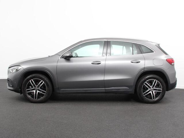 Mercedes-Benz GLA-KLASSE 200 Progressive | Climate control | Parkeersensoren | Apple carplay/ Andriod auto | Verwarmde voorstoelen | LED | Achteruitrijcamera | Adeptive cruise control