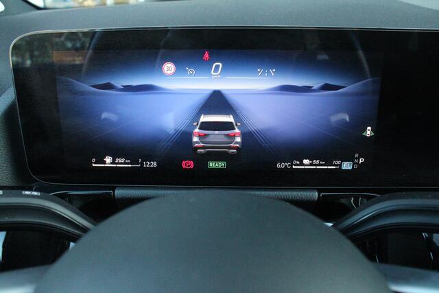 Mercedes-Benz GLA-KLASSE 250 e AMG LINE "NIEUW MODEL!" | PANORAMISCH SCHUIF/KANTEL DAK | SFEER VERLICHTING | ELEKTRISCH BEDIENBARE VOORSTOELEN MET GEHEUGENFUNCTIE EN "ZITKINEMATICA" | DRAADLOZE APPLE CARPLAY/ANDROID AUTO | NIGHT PAKKET: DAKRELING ZWART, ZIJRUITEN EN ACHTERRUITEN