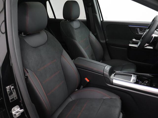 Mercedes-Benz GLA-KLASSE 180 Business Solution AMG | Panoramaschuifdak | Premium Plus | Trekhaak | Nightpakket | Achteruitrijcamera | Stoelverwarming voor |