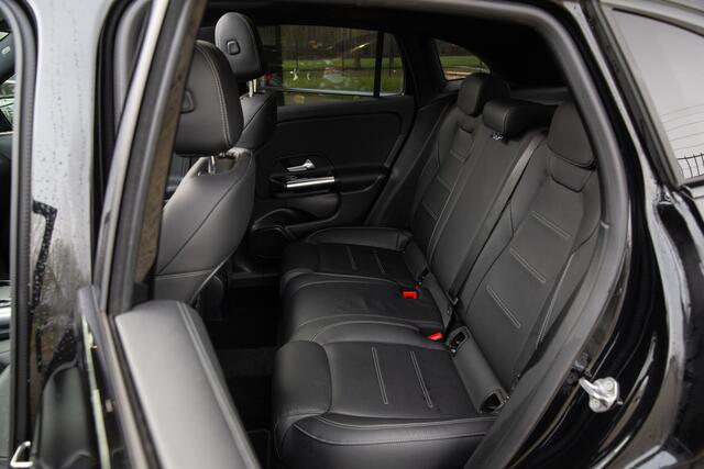 Mercedes-Benz GLA-KLASSE 250 e AMG Line , Panoramadak, Sfeerverlichting, Achteruitrijcamera,