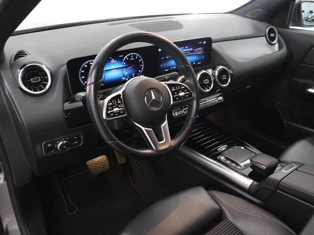 Mercedes-Benz GLA-KLASSE 200 Business Solution Luxury | Trekhaak | Stoelverwarming | Getint glas | Achteruitrijcamera |