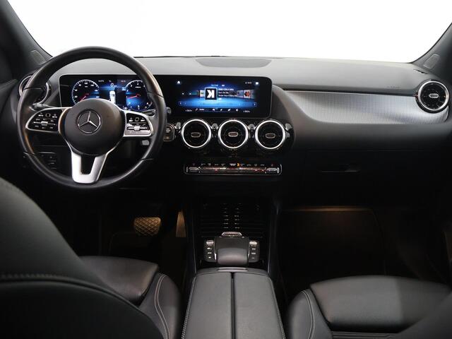 Mercedes-Benz GLA-KLASSE 200 Business Solution Luxury | Trekhaak | Stoelverwarming | Getint glas | Achteruitrijcamera |