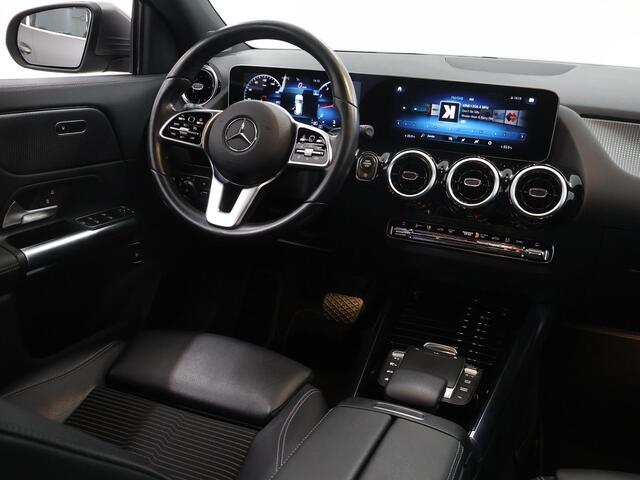 Mercedes-Benz GLA-KLASSE 200 Business Solution Luxury | Trekhaak | Stoelverwarming | Getint glas | Achteruitrijcamera |