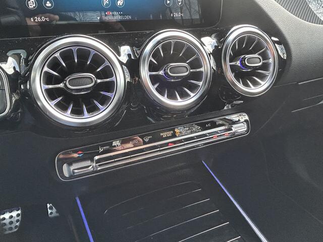 Mercedes-Benz GLA-KLASSE 180 AMG// Camera // Elek. Achterklep // Sfeerverlichting // Night pakket // 19" AMG Velgen // LED