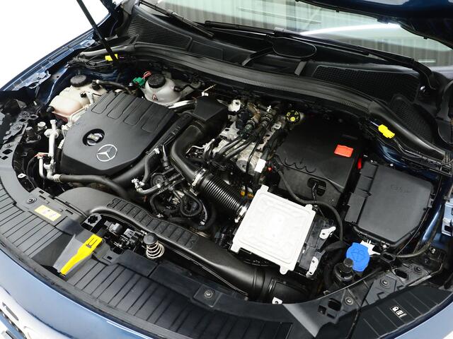 Mercedes-Benz GLA-KLASSE 250 e Progressive | Panoramadak | Trekhaak | Leder | Camera | Keyless | Adaptive Cruise | Sfeerlicht