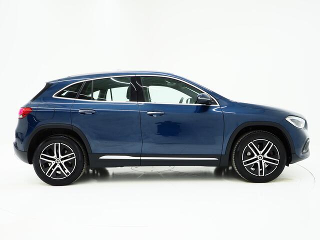 Mercedes-Benz GLA-KLASSE 250 e Progressive | Panoramadak | Trekhaak | Leder | Camera | Keyless | Adaptive Cruise | Sfeerlicht