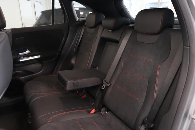 Mercedes-Benz GLA-KLASSE 200 Business Solution AMG | Burmester | Panoramadak | Matrix LED | Memory |