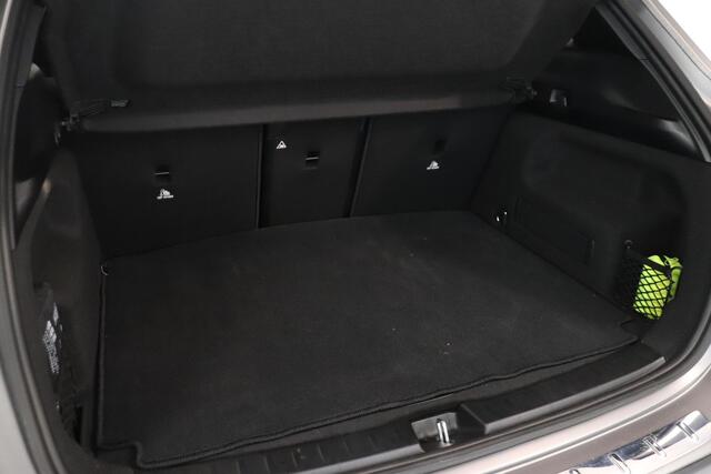 Mercedes-Benz GLA-KLASSE 200 Business Solution AMG | Burmester | Panoramadak | Matrix LED | Memory |
