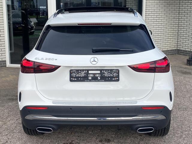 Mercedes-Benz GLA-KLASSE 250 e AMG | Panoramadak | Keyless Entry | Stoelverwarming | Sfeerverlichting