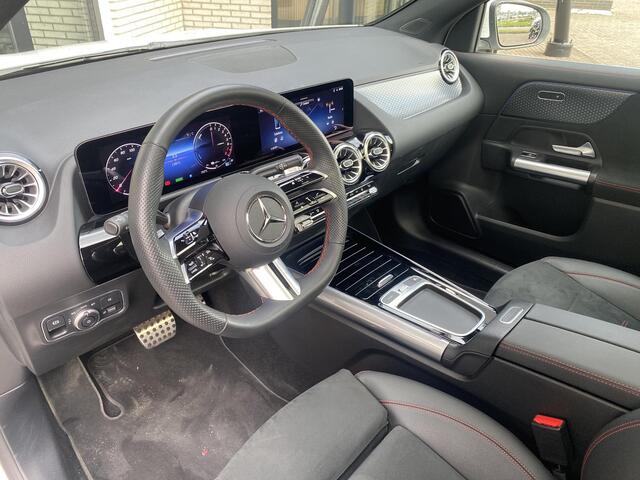 Mercedes-Benz GLA-KLASSE 250 e AMG | Panoramadak | Keyless Entry | Stoelverwarming | Sfeerverlichting