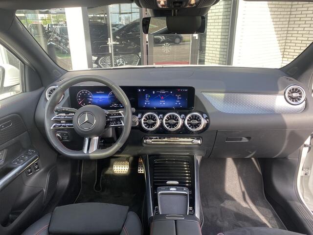 Mercedes-Benz GLA-KLASSE 250 e AMG | Panoramadak | Keyless Entry | Stoelverwarming | Sfeerverlichting
