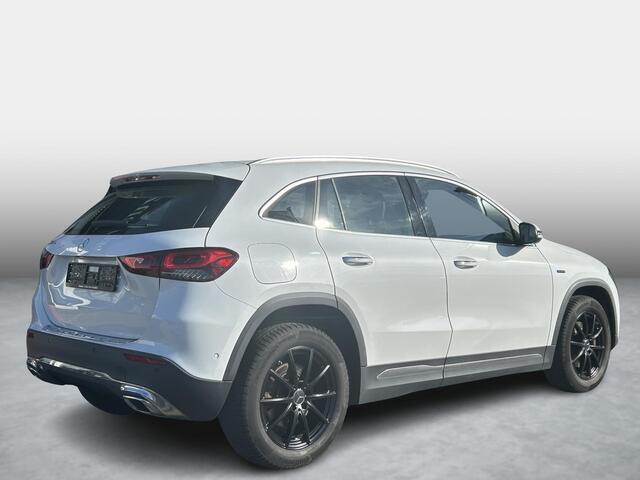 Mercedes-Benz GLA-KLASSE 250 e AMG Line | Adaptief Cruise Control | Panoramadak | Stoelverwarming