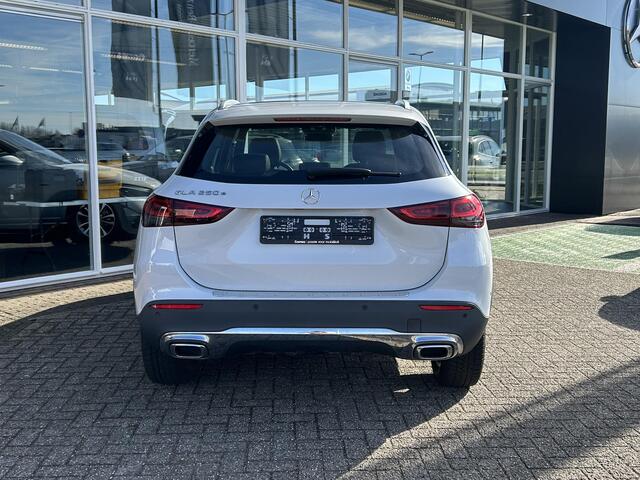 Mercedes-Benz GLA-KLASSE 250 e AMG Line | Adaptief Cruise Control | Panoramadak | Stoelverwarming