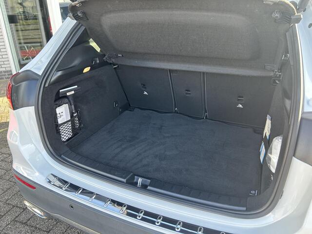 Mercedes-Benz GLA-KLASSE 250 e AMG Line | Adaptief Cruise Control | Panoramadak | Stoelverwarming