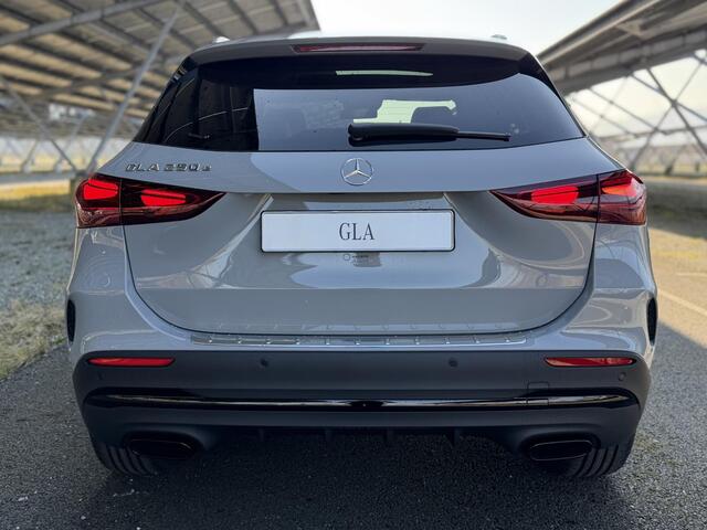 Mercedes-Benz GLA-KLASSE 250e Business Solution AMG | Night | AMG Line plus | Panoramaschuifdak | Head-Up | 360 camera | Memory stoelen |
