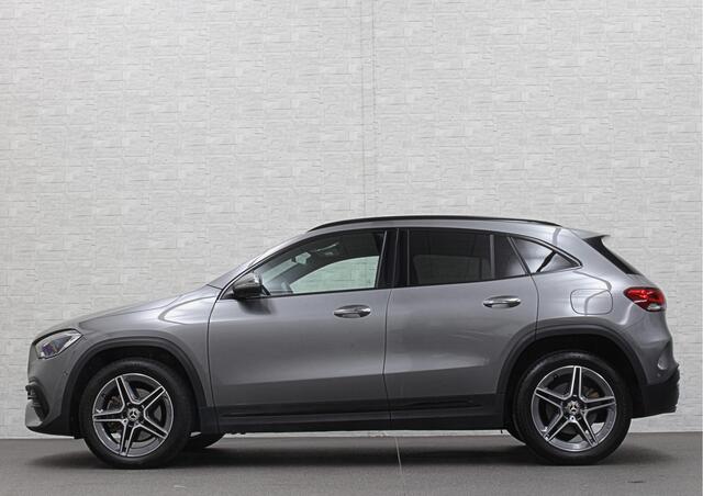 Mercedes-Benz GLA-KLASSE 250 e AMG Line | ACC | 360 Camera | Keyless-Go | Multi-Beam LED | Sfeerverlichting | Trekhaak 1800kg | Widescreen Cockpit | Carbon | Black Optic Pack | Dodehoek | Lane Assist | Getint Glas | Stoelverwarming | Rijklaarprijs 12 mnd. Bovag | Dec. 2022 | 19''