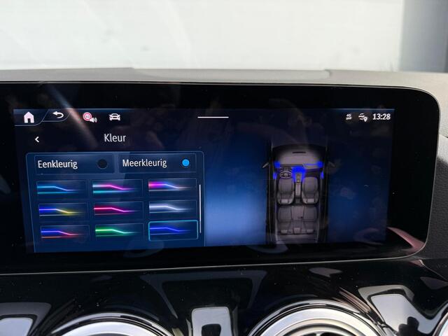 Mercedes-Benz GLA-KLASSE 200 AMG Line | Panorama | Keyless | Digital Light