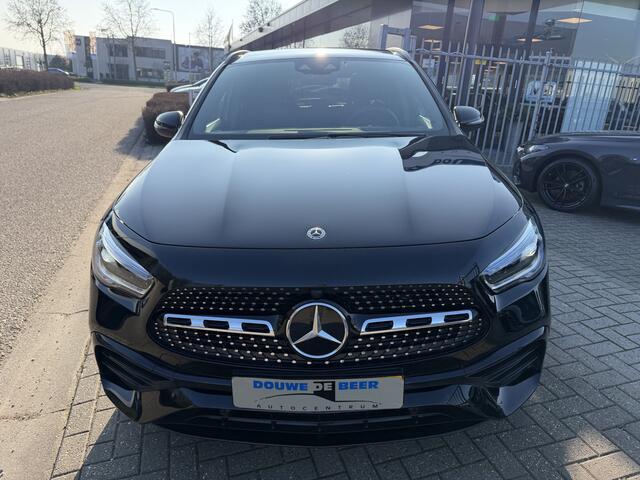 Mercedes-Benz GLA-KLASSE 250 e AMG Line Pano-Dak | HUD | Keyless | Stoelverw. |