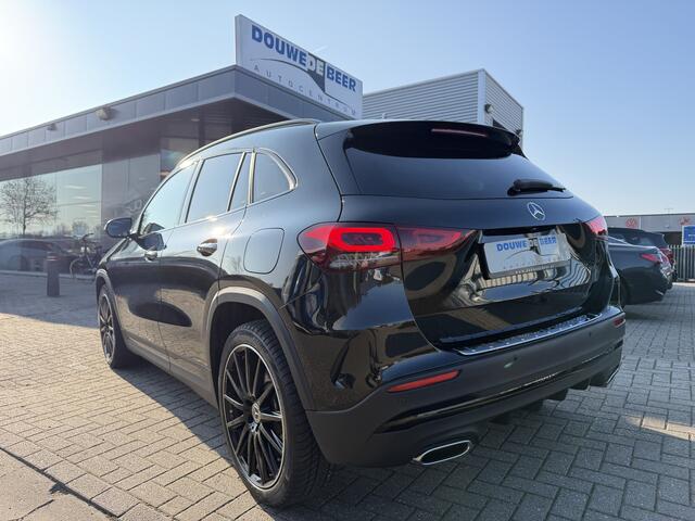 Mercedes-Benz GLA-KLASSE 250 e AMG Line Pano-Dak | HUD | Keyless | Stoelverw. |