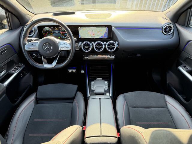 Mercedes-Benz GLA-KLASSE 250 e AMG Line Pano-Dak | HUD | Keyless | Stoelverw. |