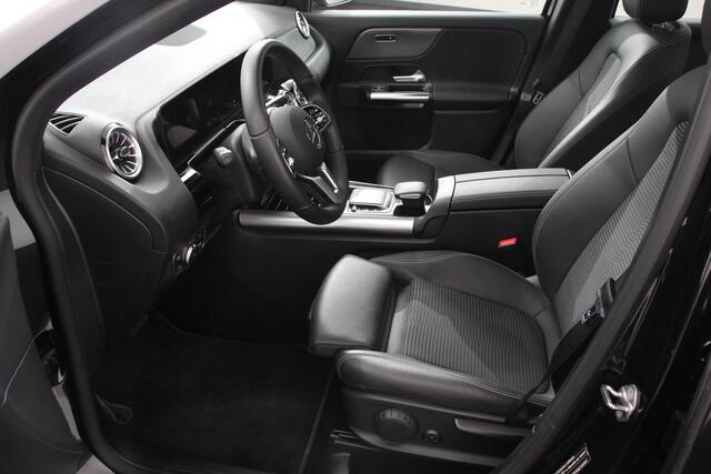 Mercedes-Benz GLA-KLASSE 200 163pk DCT Premium Plus | Navigatie | Parkeersensoren | Camera | Elektrische achterklep | Elektrisch Panorama dak | Cruise Control | Virtual Cockpit | Stoelverwarming | Sfeerverlichting | Climate Control