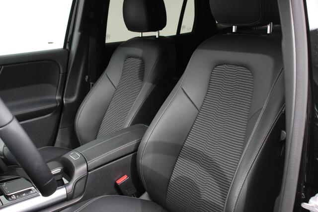 Mercedes-Benz GLA-KLASSE 200 163pk DCT Automaat Progressive Navigatie Climate Control Camera Electrisch bedienbare achterklep Half Leder Led Dab Ambienteverlichting