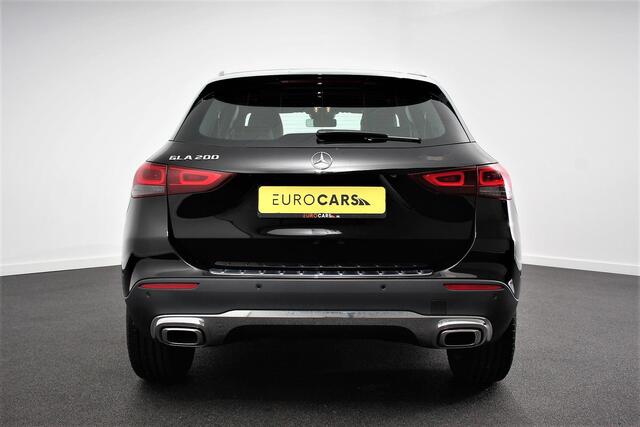 Mercedes-Benz GLA-KLASSE 200 163pk Automaat Progressive Navigatie Climate Control Camera Parkeer sensoren Stoelverwarming DAB Lichtmetalen velgen 18" Electrisch bedienbare achterklep