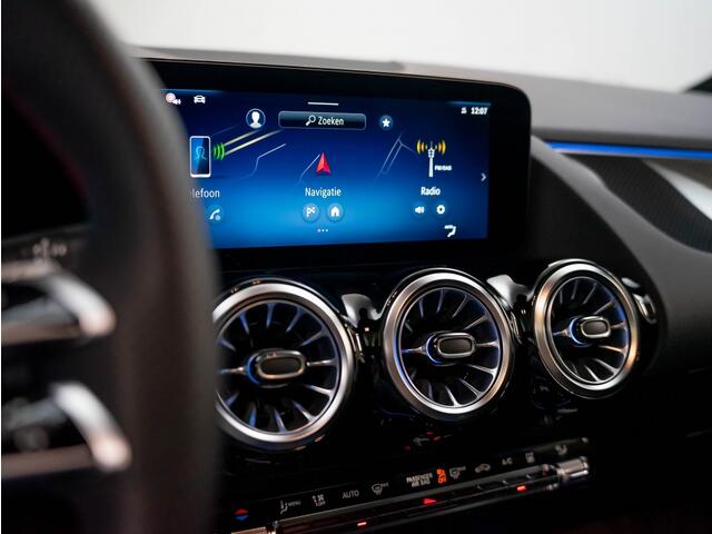 Mercedes-Benz GLA-KLASSE 250e AMG Line | Pano | HUD | Verwarmd stuurwiel | Distronic