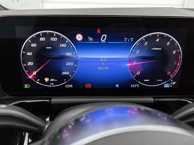 Mercedes-Benz GLA-KLASSE 180 Star Edition Luxury Line | Night pakket | Panorama schuifdak | Lederlook zwart Artico | Privacy Glass | Keyless Entry | Inclusief 24 maanden MB Certified garantie voor Europa.