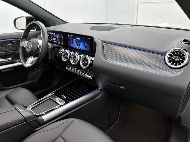 Mercedes-Benz GLA-KLASSE 180 Star Edition Luxury Line | Night pakket | Panorama schuifdak | Lederlook zwart Artico | Privacy Glass | Keyless Entry | Inclusief 24 maanden MB Certified garantie voor Europa.