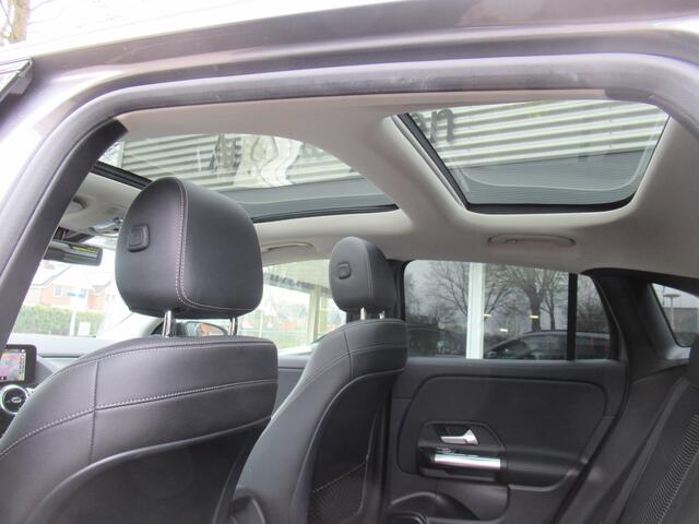 Mercedes-Benz GLA-KLASSE 200 Trekhaak/Panoramadak