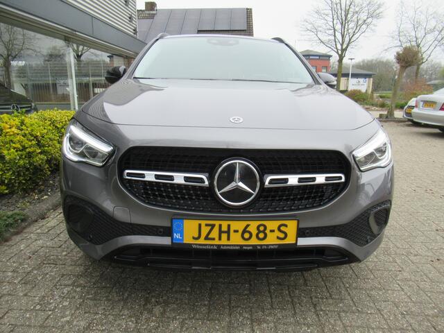 Mercedes-Benz GLA-KLASSE 200 Trekhaak/Panoramadak