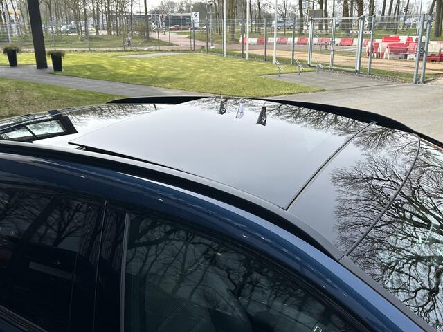 Mercedes-Benz GLA-KLASSE 250e AMG // Trekhaak // Distronic // Headup Display // Memory // 360 Camera // Panoramadak // Leder // 20" LM // Sfeerverlichting // Carplay