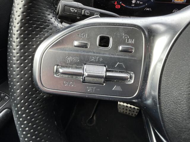 Mercedes-Benz GLA-KLASSE 250e AMG // Trekhaak // Distronic // Headup Display // Memory // 360 Camera // Panoramadak // Leder // 20" LM // Sfeerverlichting // Carplay