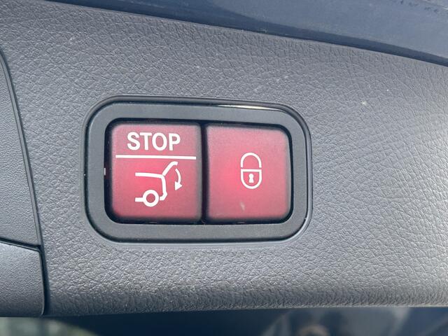 Mercedes-Benz GLA-KLASSE 250e AMG // Trekhaak // Distronic // Headup Display // Memory // 360 Camera // Panoramadak // Leder // 20" LM // Sfeerverlichting // Carplay