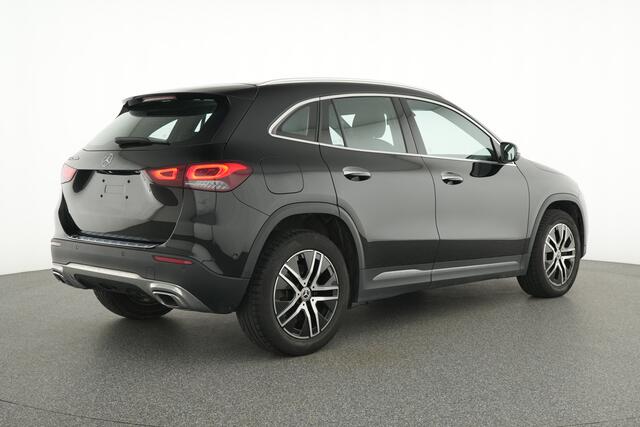 Mercedes-Benz GLA-KLASSE 250 e Plug-In Hybride Trekhaak | Panorama Schuif-Kanteldak | Memory Voorstoelen | Ledkoplampen | Stoelverwarming | KeylessGo | Sfeerverlichting. Inclusief 24 maanden MB Certified garantie voor Europa.